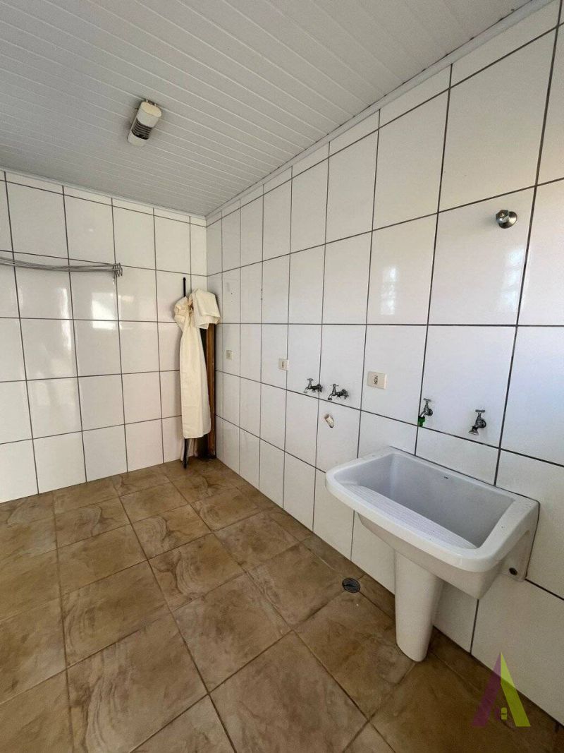 Casa Térrea com Lazer Completo em São Roque!