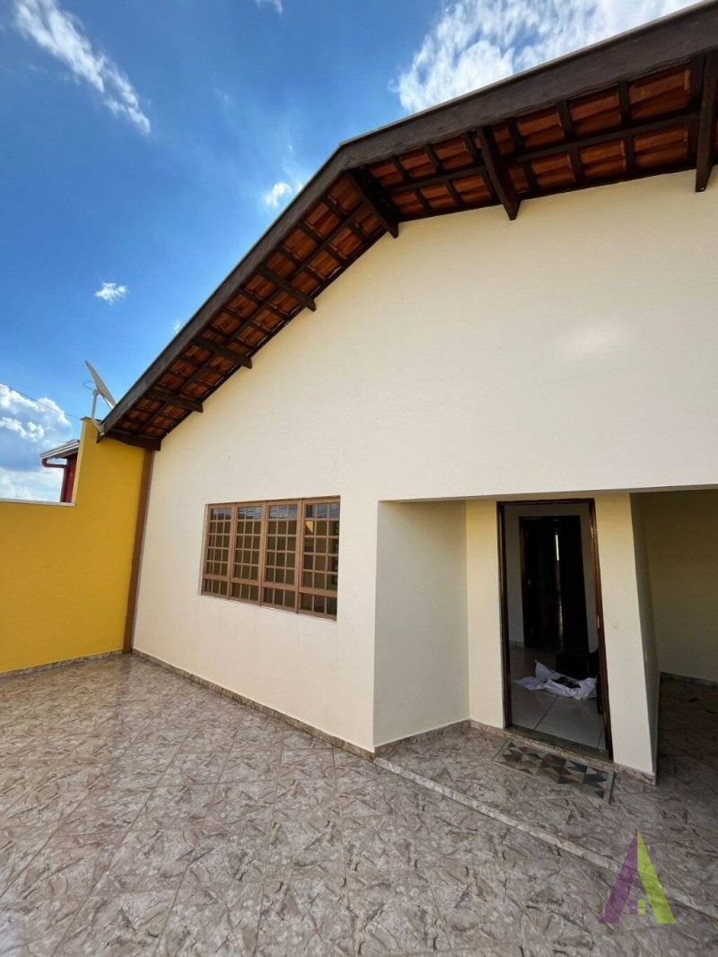 Casa Térrea com Lazer Completo em São Roque!