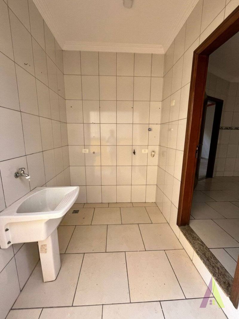 Casa Térrea com Lazer Completo em São Roque!