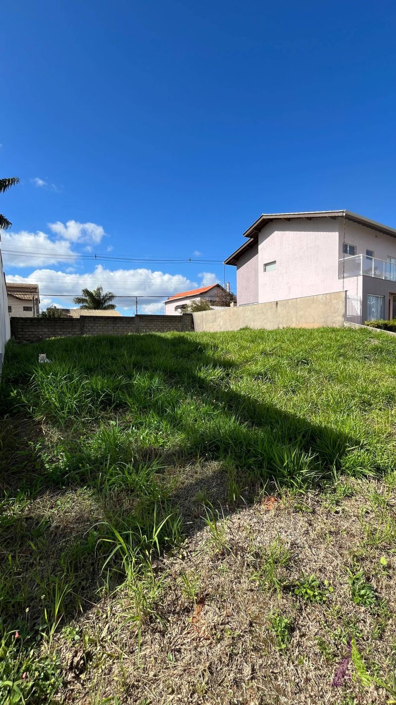 Terreno Plano em Condomínio Fechado de São Roque!