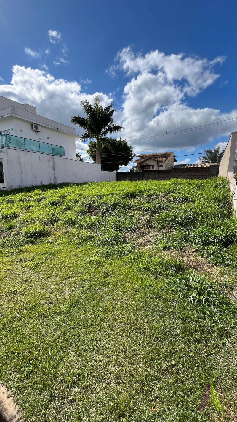 Terreno Plano em Condomínio Fechado de São Roque!
