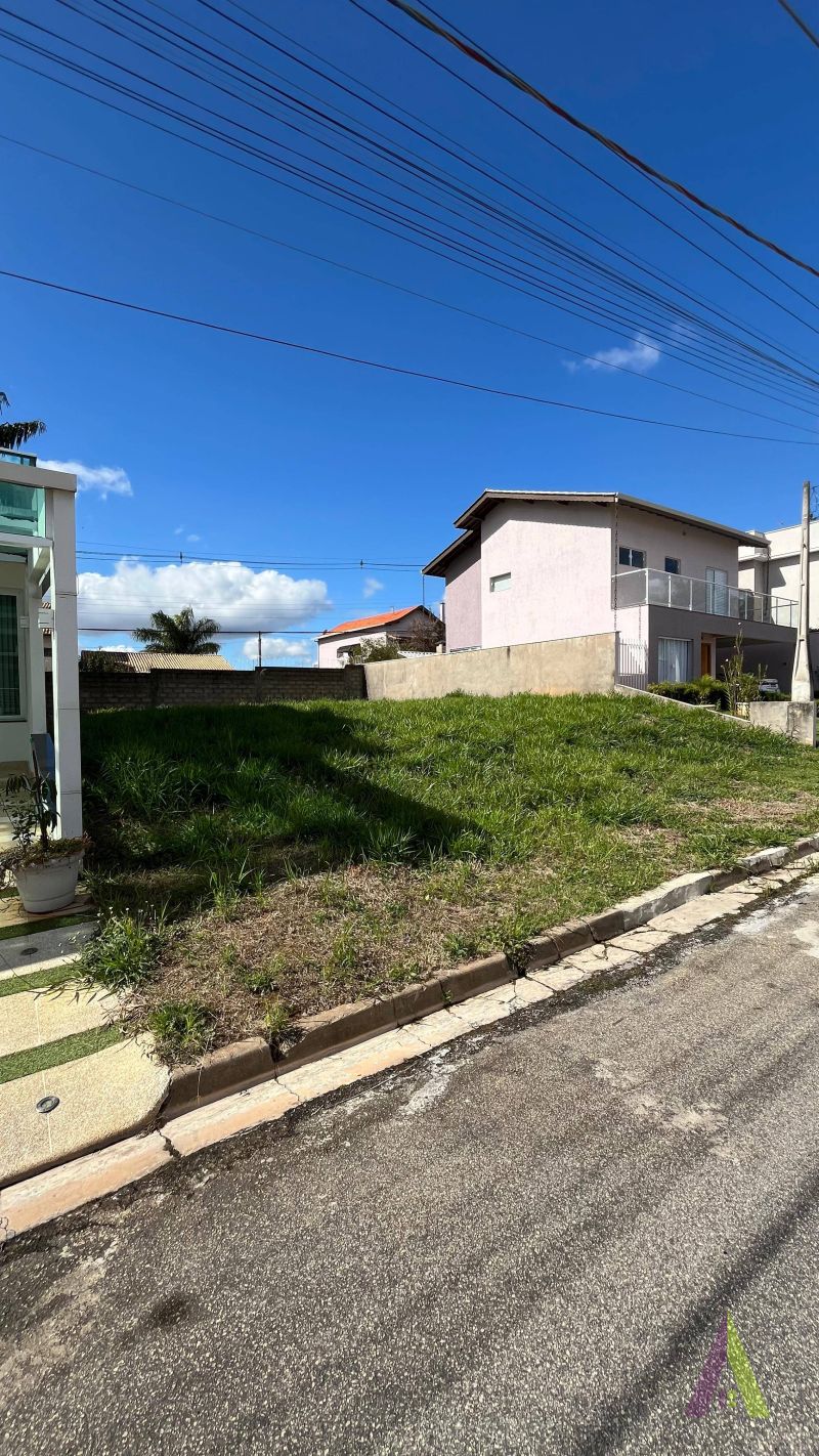 Terreno Plano em Condomínio Fechado de São Roque!