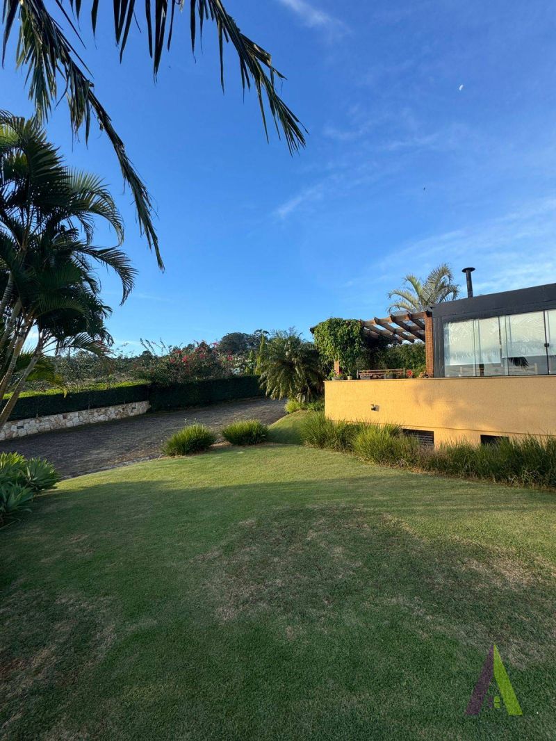 Casa Térrea em Condomínio de Alto Pedrão em São Roque!