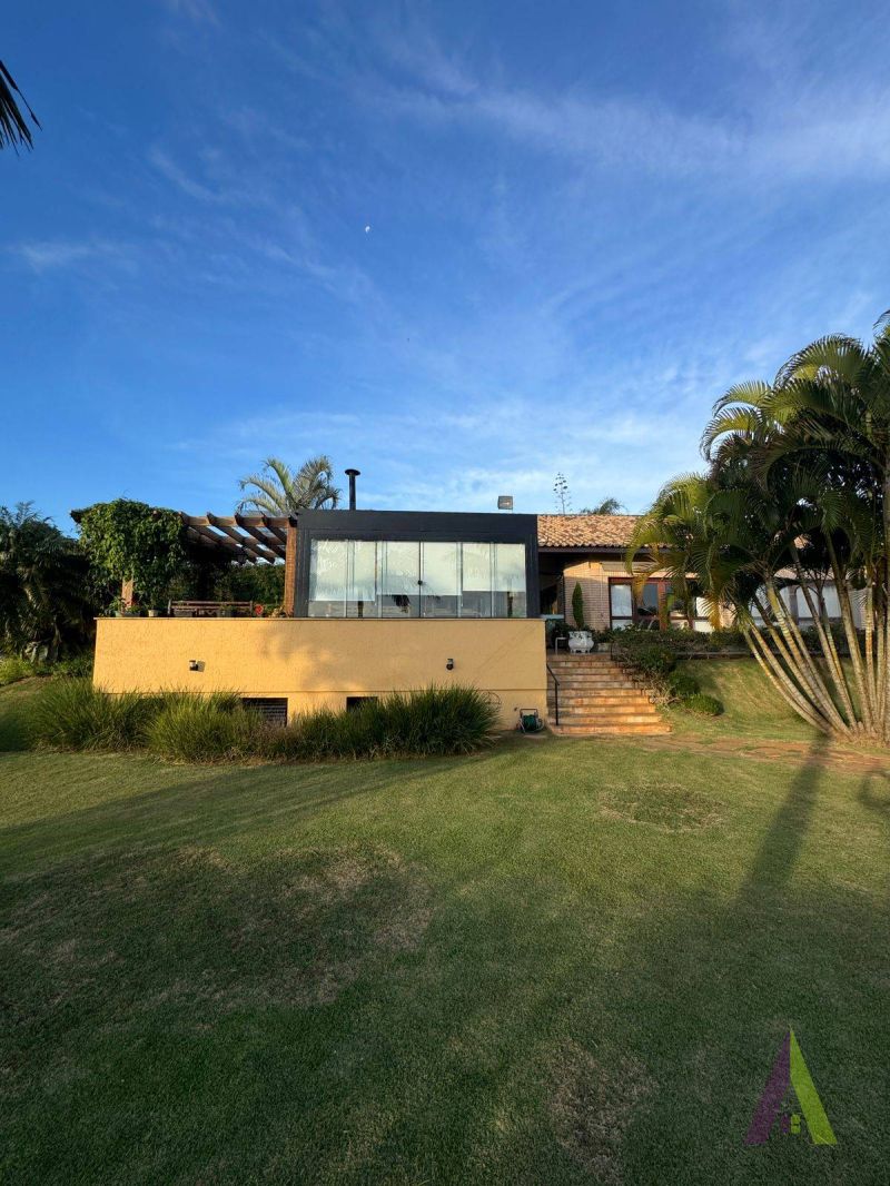 Casa Térrea em Condomínio de Alto Pedrão em São Roque!