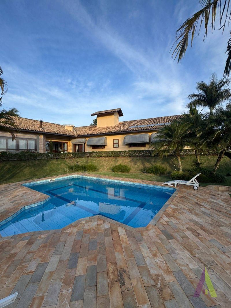 Casa Térrea em Condomínio de Alto Pedrão em São Roque!