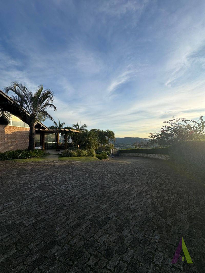 Casa Térrea em Condomínio de Alto Pedrão em São Roque!