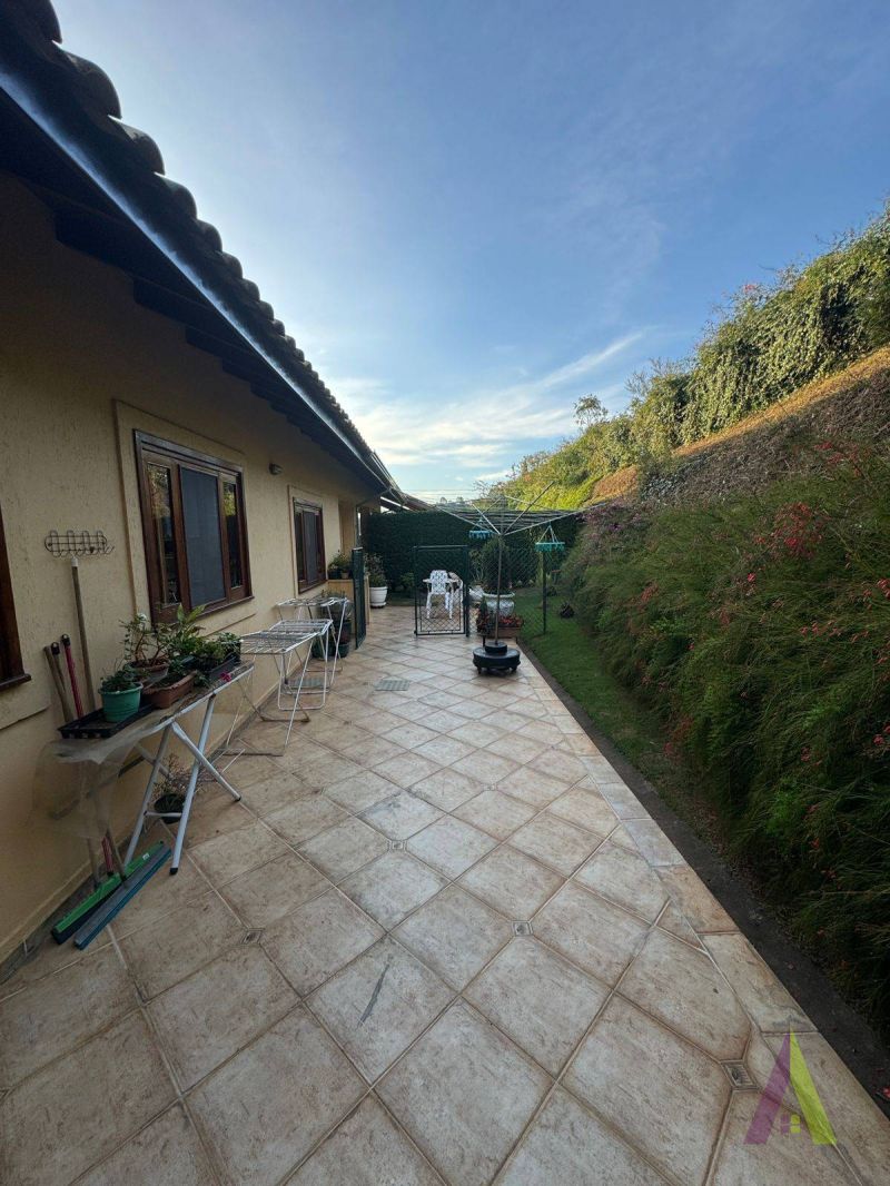 Casa Térrea em Condomínio de Alto Pedrão em São Roque!