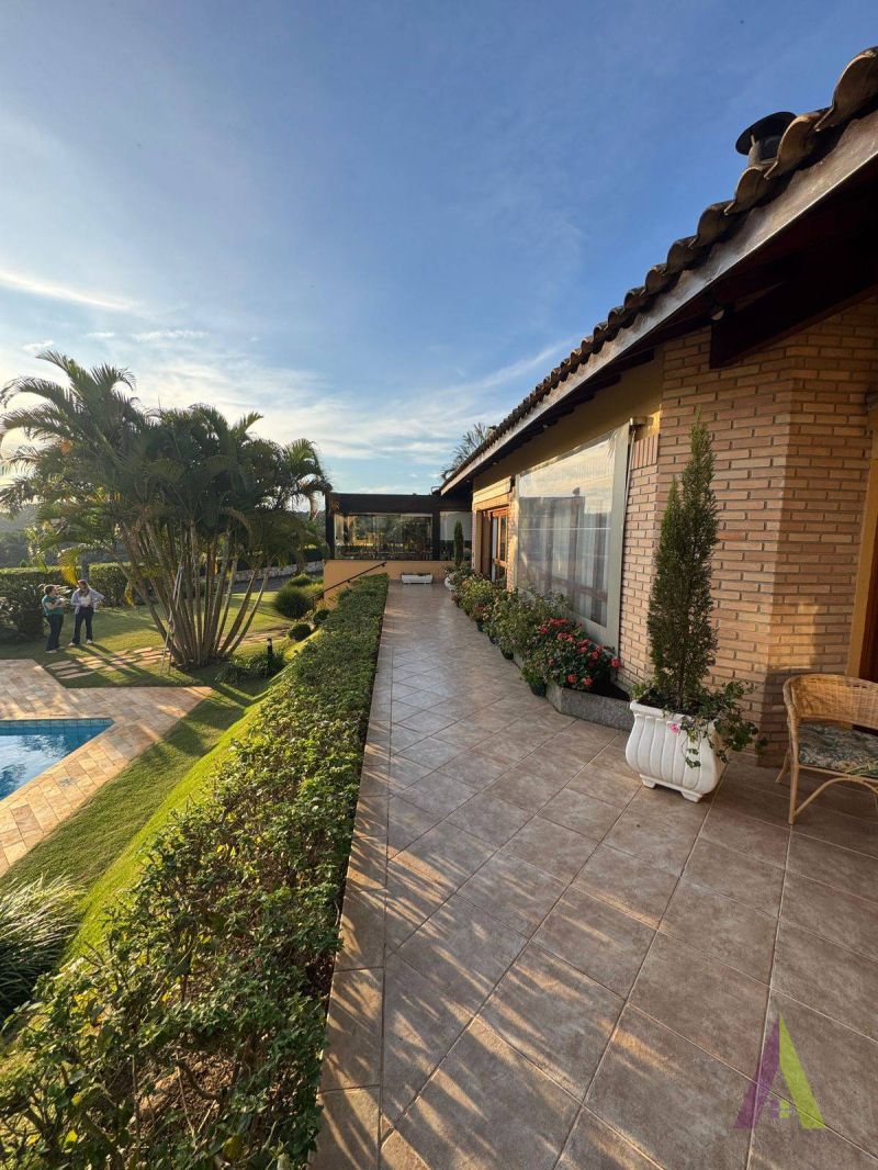 Casa Térrea em Condomínio de Alto Pedrão em São Roque!