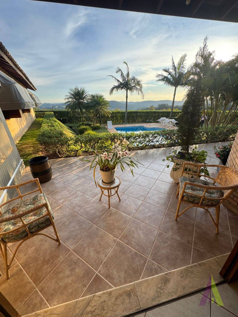 Casa Térrea em Condomínio de Alto Pedrão em São Roque!