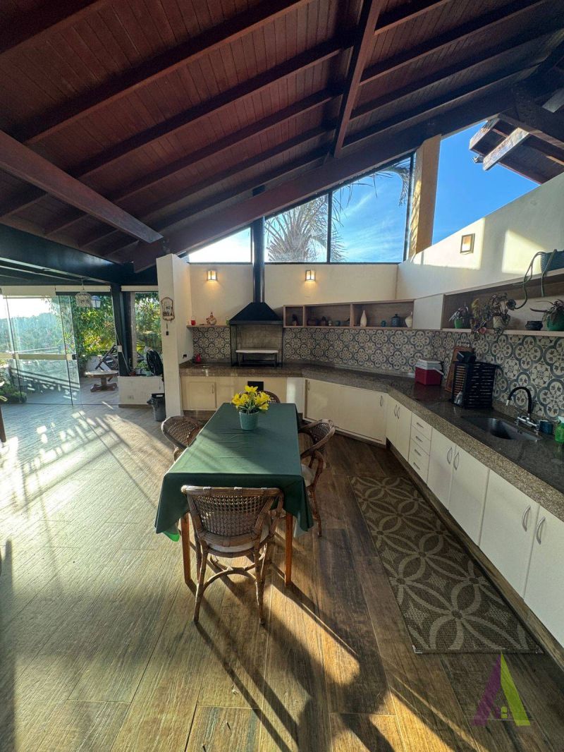 Casa Térrea em Condomínio de Alto Pedrão em São Roque!