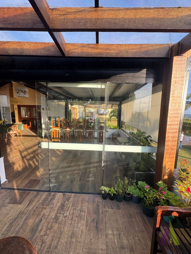 Casa Térrea em Condomínio de Alto Pedrão em São Roque!