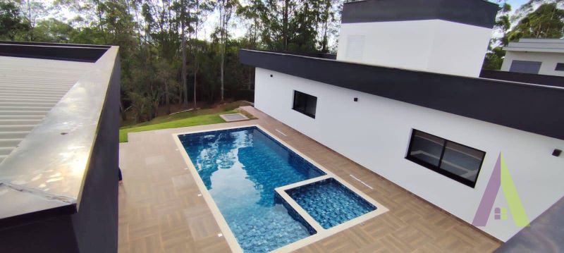 Casa em Condomínio em Ibiúna