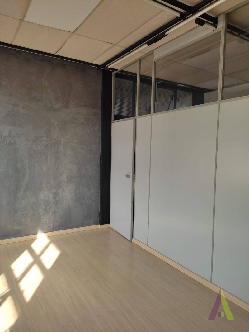 Sala Comercial no Centro de São Roque!