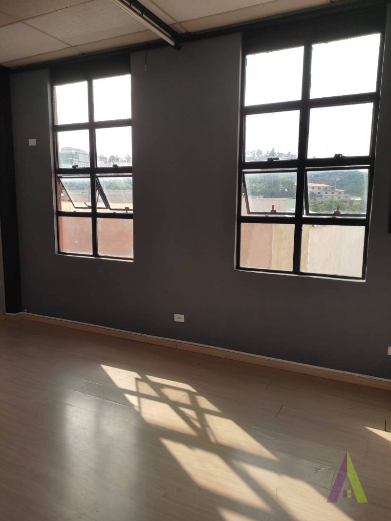 Sala Comercial no Centro de São Roque!