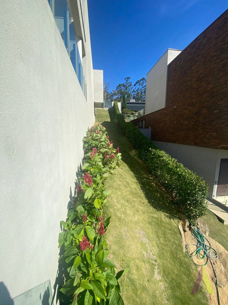 Casa em Condomínio de Alto Padrão em São Roque!