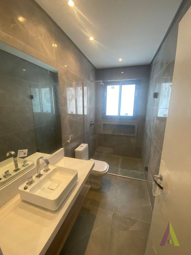 Casa em Condomínio de Alto Padrão em São Roque!