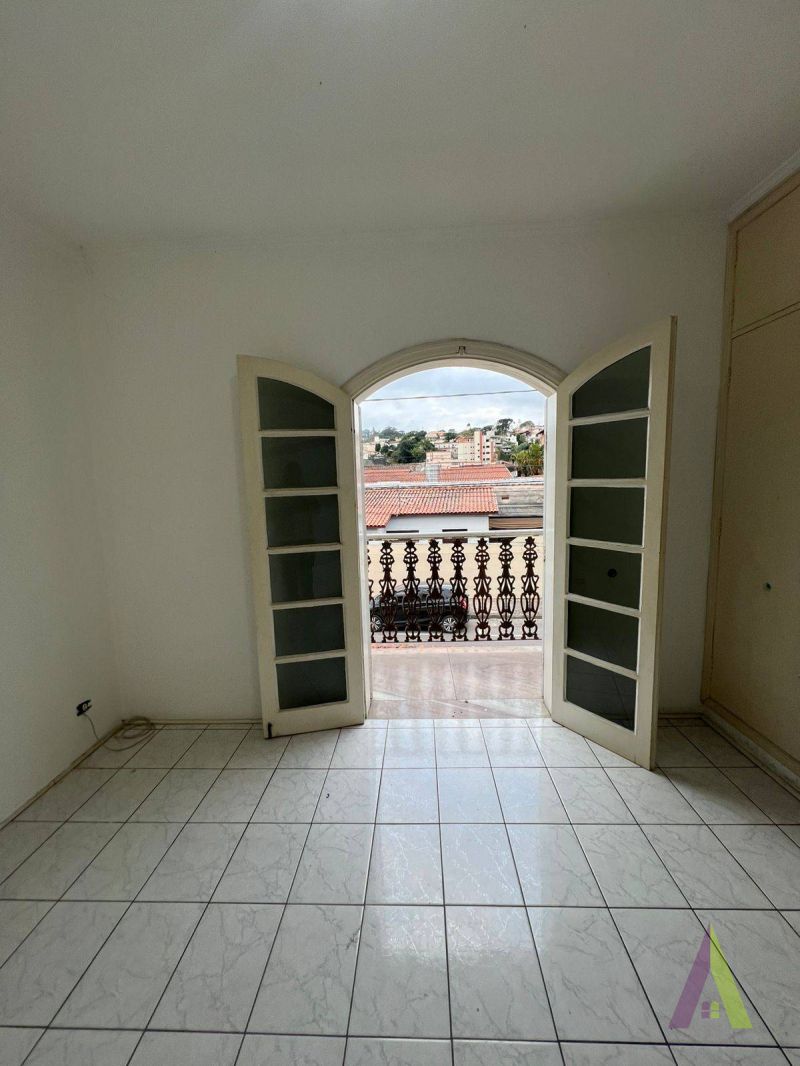 Sobrado no Centro de São Roque!