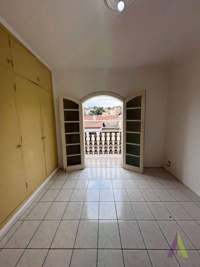 Sobrado no Centro de São Roque!