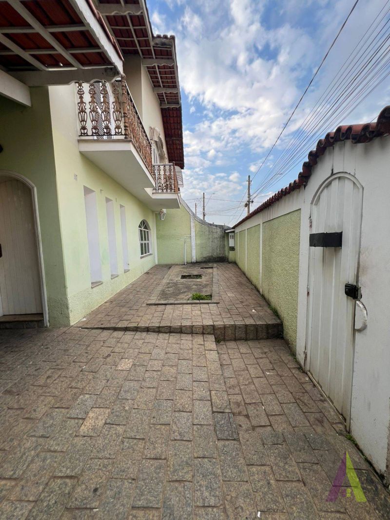 Sobrado no Centro de São Roque!
