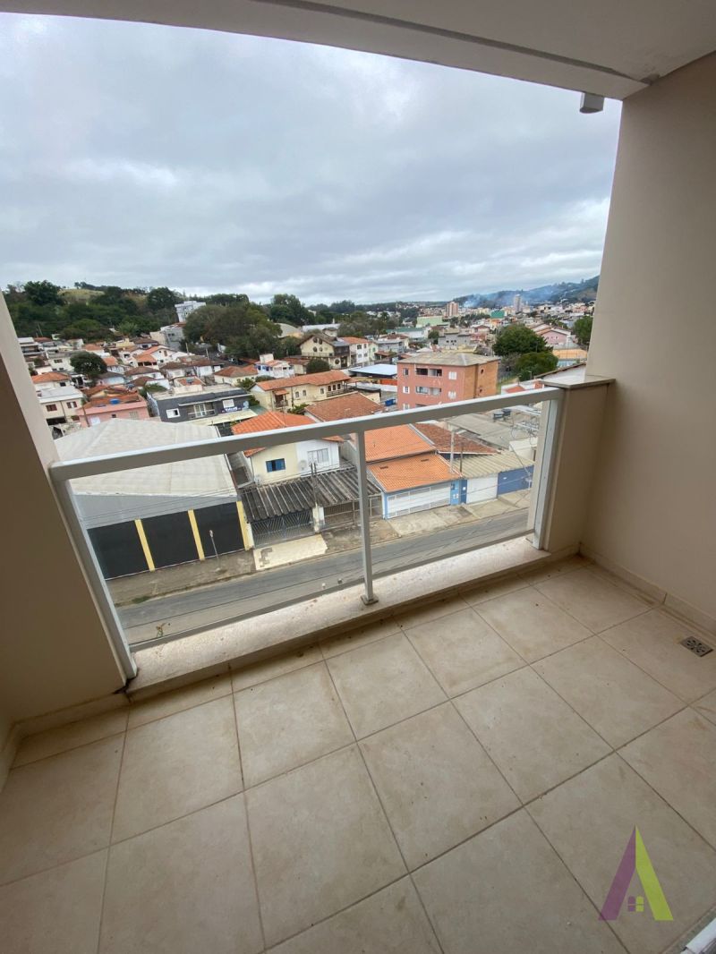 Apartamento com Sacada e Elevador em São Roque!