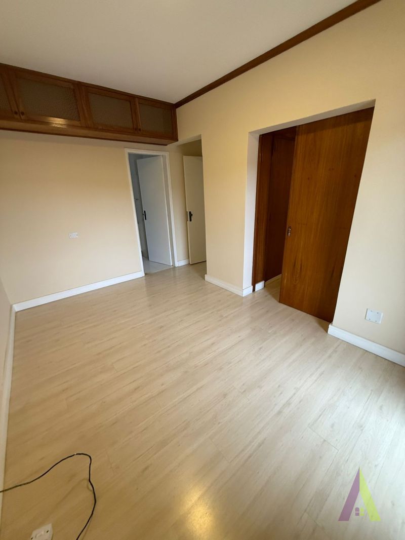 Apartamento no Centro de São Roque!