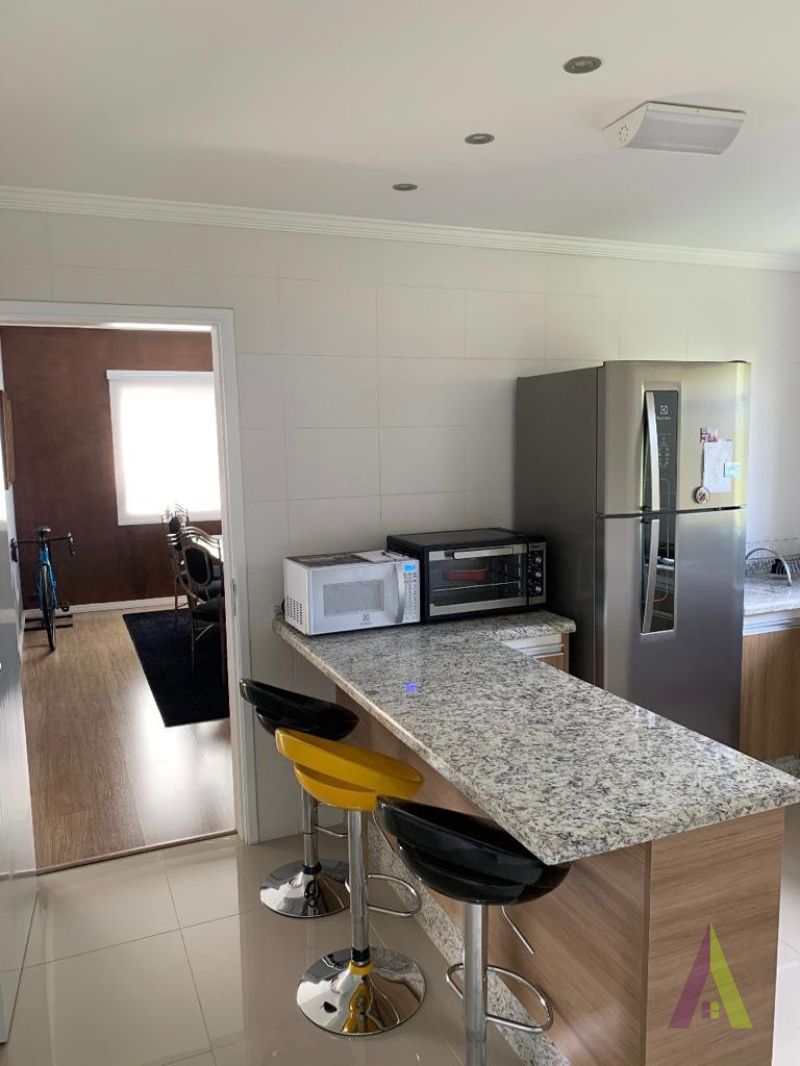 Apartamento Duplex Mobiliado no Centro de São Roque!