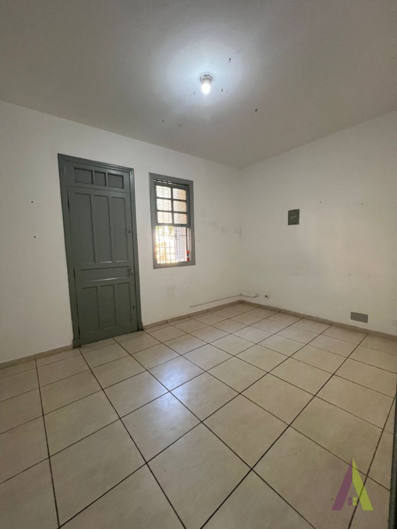 Sala Comercial na Praça da Matriz em São Roque!
