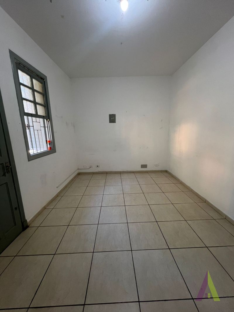 Sala Comercial na Praça da Matriz em São Roque!