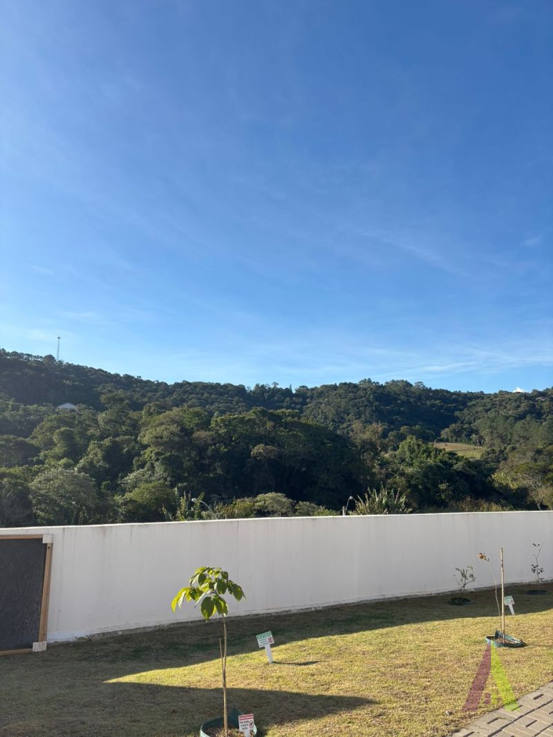 Sobrado Novo Rico em Planejados em Condomínio de São Roque!
