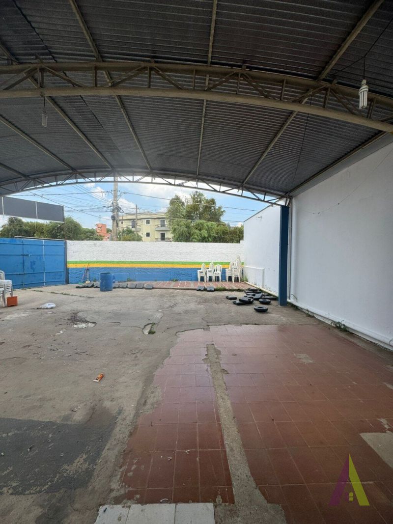 Galpão em Avenida Comercial de São Roque! 