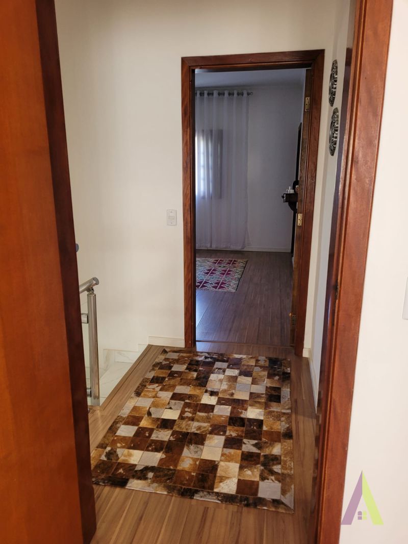 Sobrado em Condomínio Próximo ao Centro de São Roque!