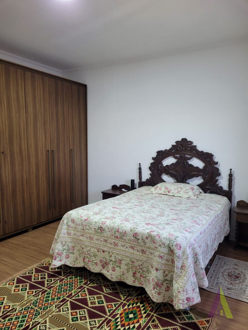 Sobrado em Condomínio Próximo ao Centro de São Roque!