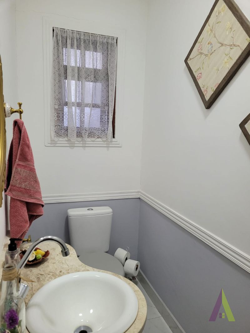 Sobrado em Condomínio Próximo ao Centro de São Roque!