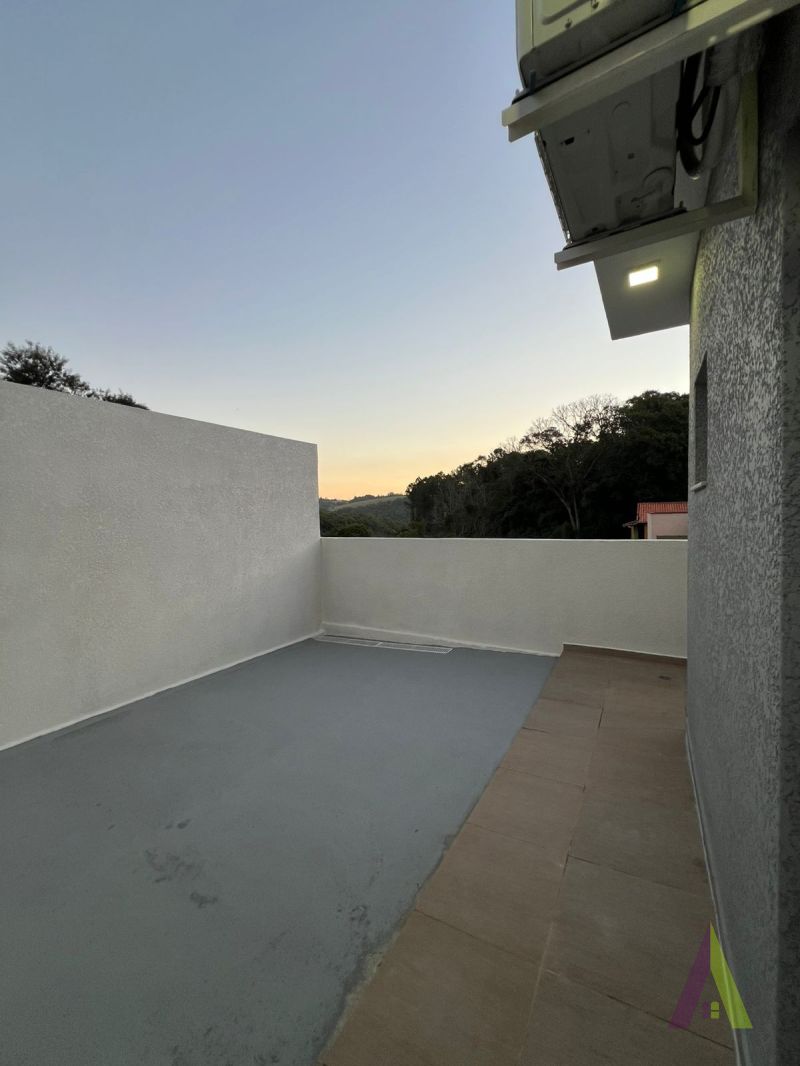 Casa Térrea em Condomínio Fechado de São Roque!