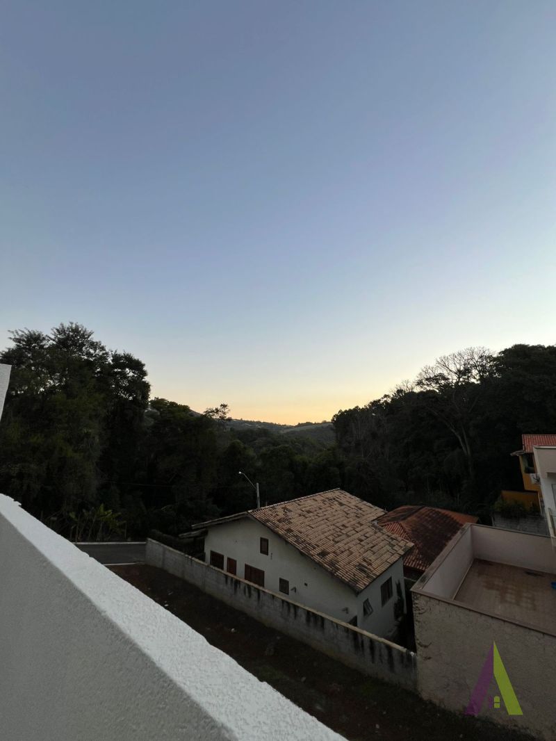 Casa Térrea em Condomínio Fechado de São Roque!