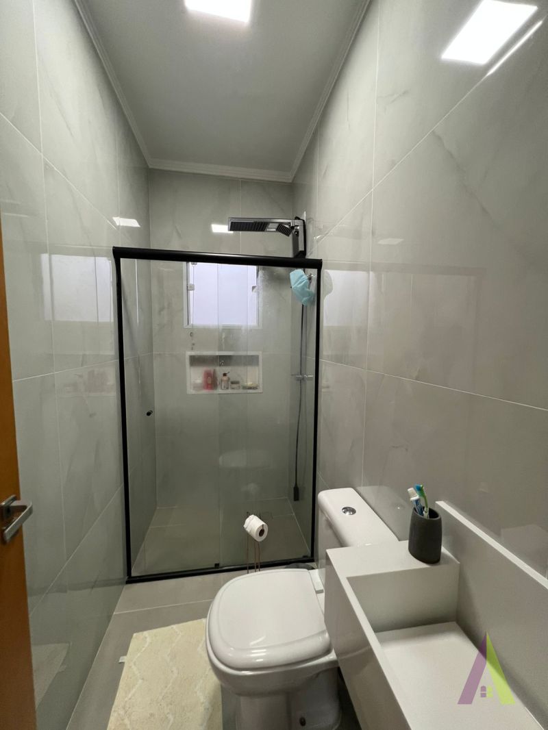 Casa Térrea em Condomínio Fechado de São Roque!