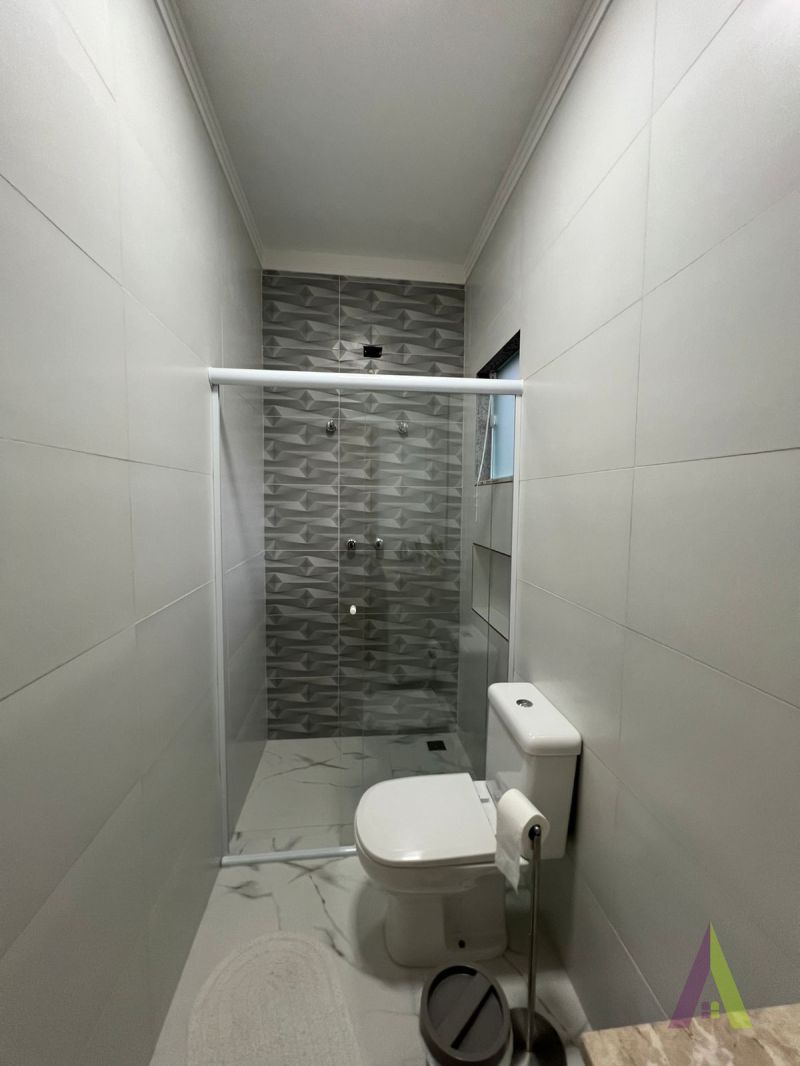 Casa Térrea em Condomínio Fechado de São Roque!