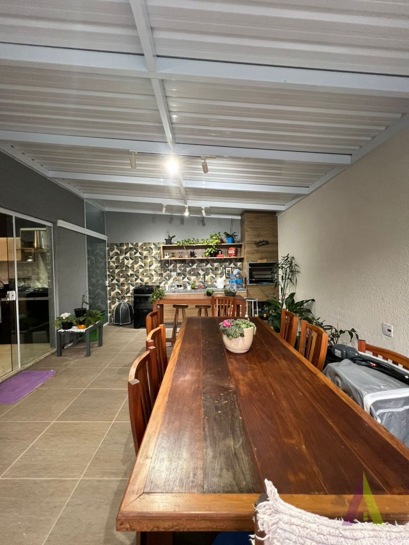Casa Térrea em Condomínio Fechado de São Roque!