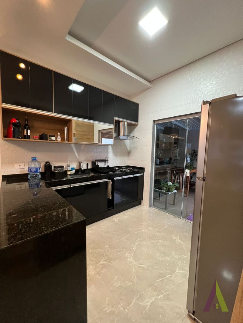 Casa Térrea em Condomínio Fechado de São Roque!