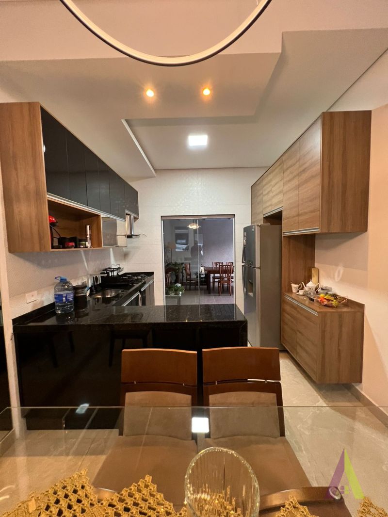 Casa Térrea em Condomínio Fechado de São Roque!