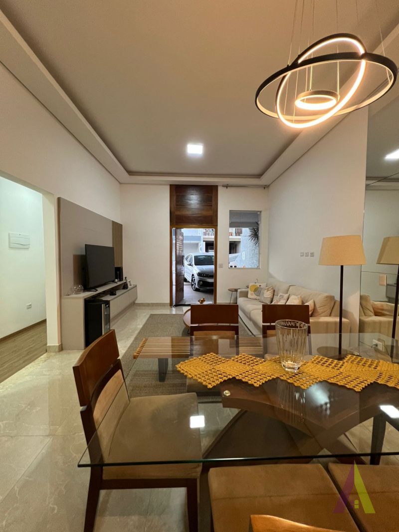 Casa Térrea em Condomínio Fechado de São Roque!