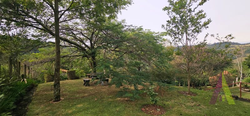 Casa de Alto Padrão em Condomínio Fechado de São Roque!