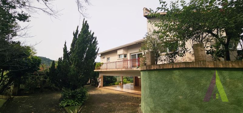 Casa de Alto Padrão em Condomínio Fechado de São Roque!