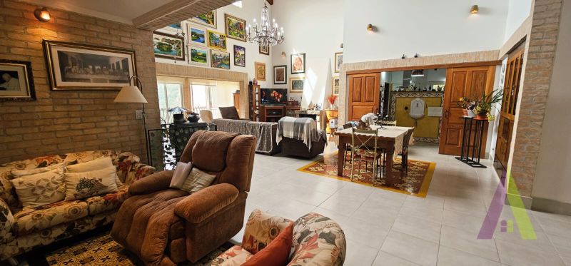Casa de Alto Padrão em Condomínio Fechado de São Roque!