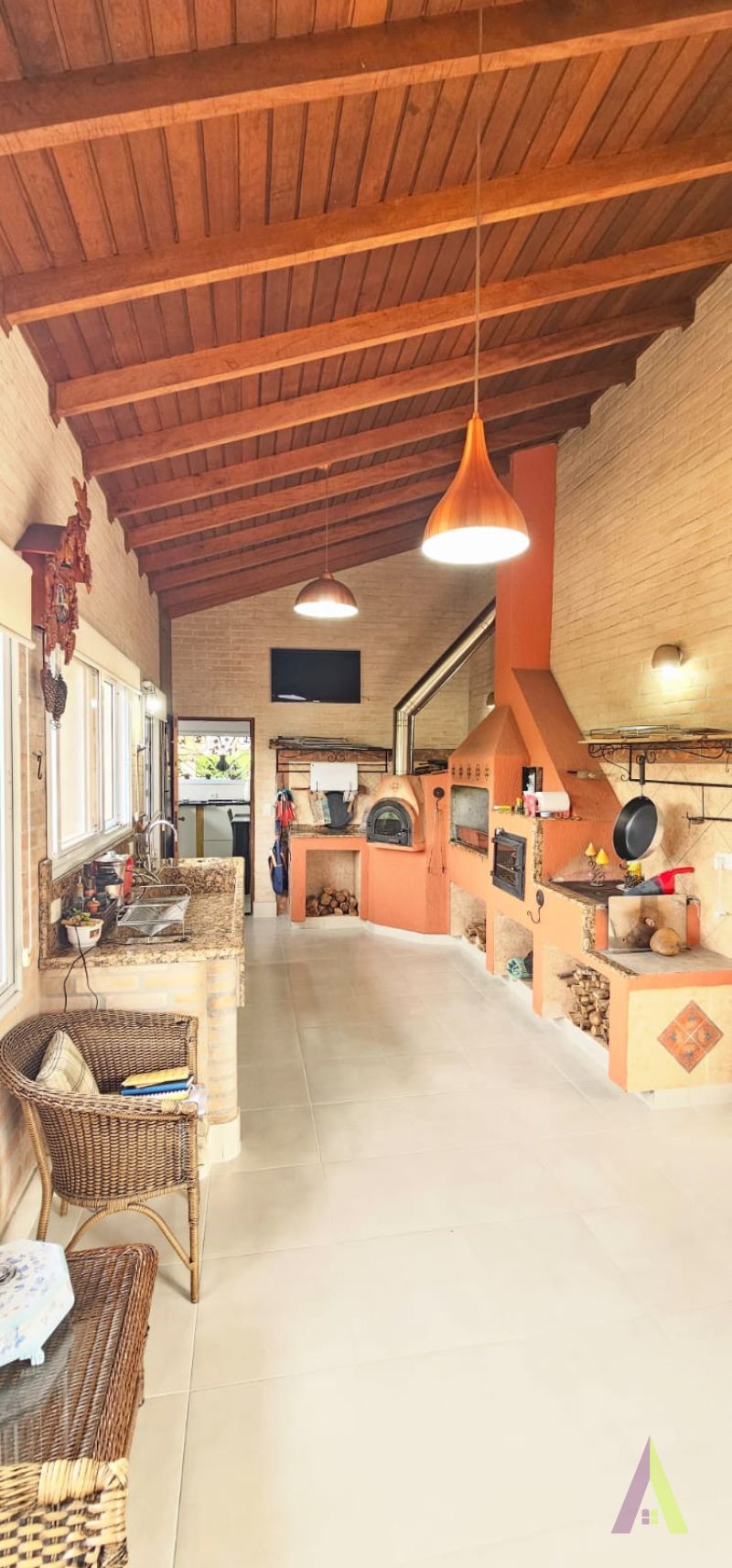 Casa de Alto Padrão em Condomínio Fechado de São Roque!