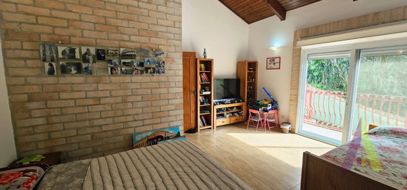 Casa de Alto Padrão em Condomínio Fechado de São Roque!
