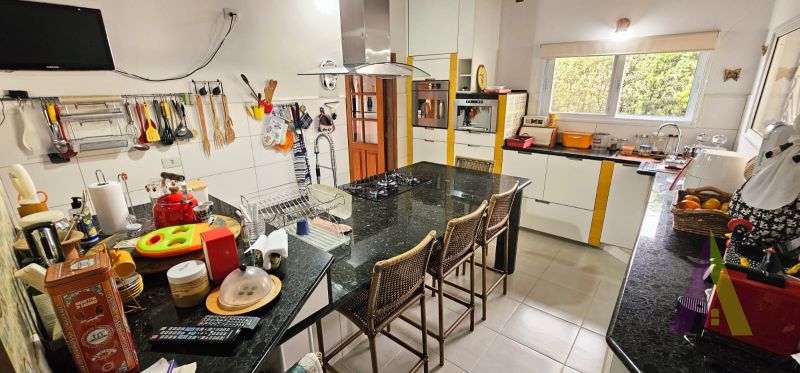 Casa de Alto Padrão em Condomínio Fechado de São Roque!