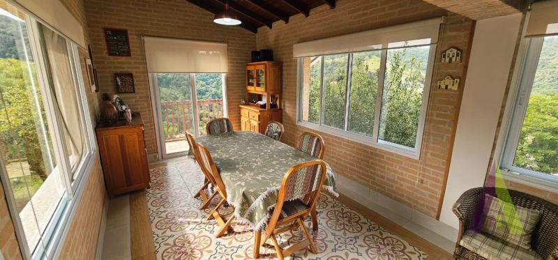 Casa de Alto Padrão em Condomínio Fechado de São Roque!