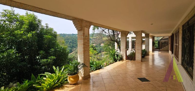 Casa de Alto Padrão em Condomínio Fechado de São Roque!
