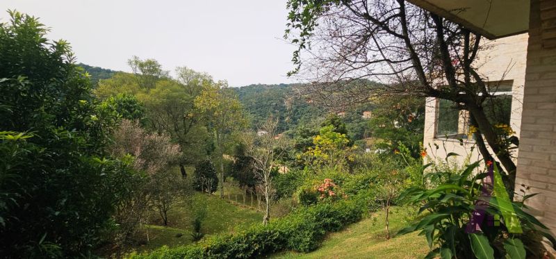 Casa de Alto Padrão em Condomínio Fechado de São Roque!
